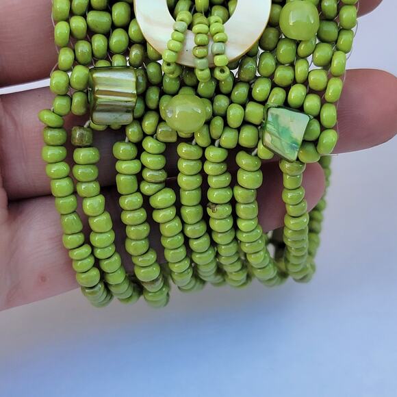 Vintage green beaded cuff bracelet boho seed beads shell toggle 1970s - Picture 6 of 10